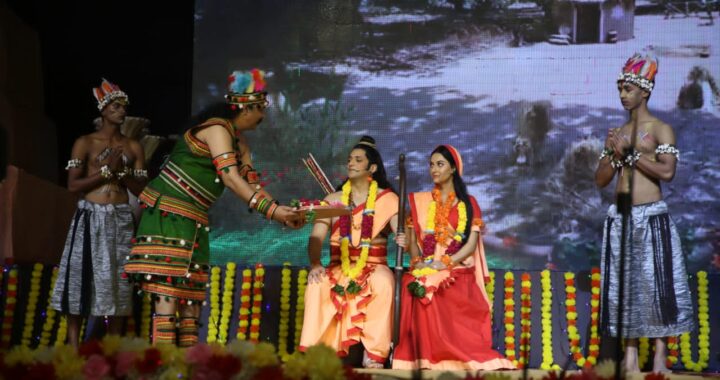 चित्रकूट में भरत मिलाप: भावुक दृश्य से दर्शकों की आँखें नम, वीआईपी मेहमान व शिखा चौधरी के भजन ने बाँधा समां